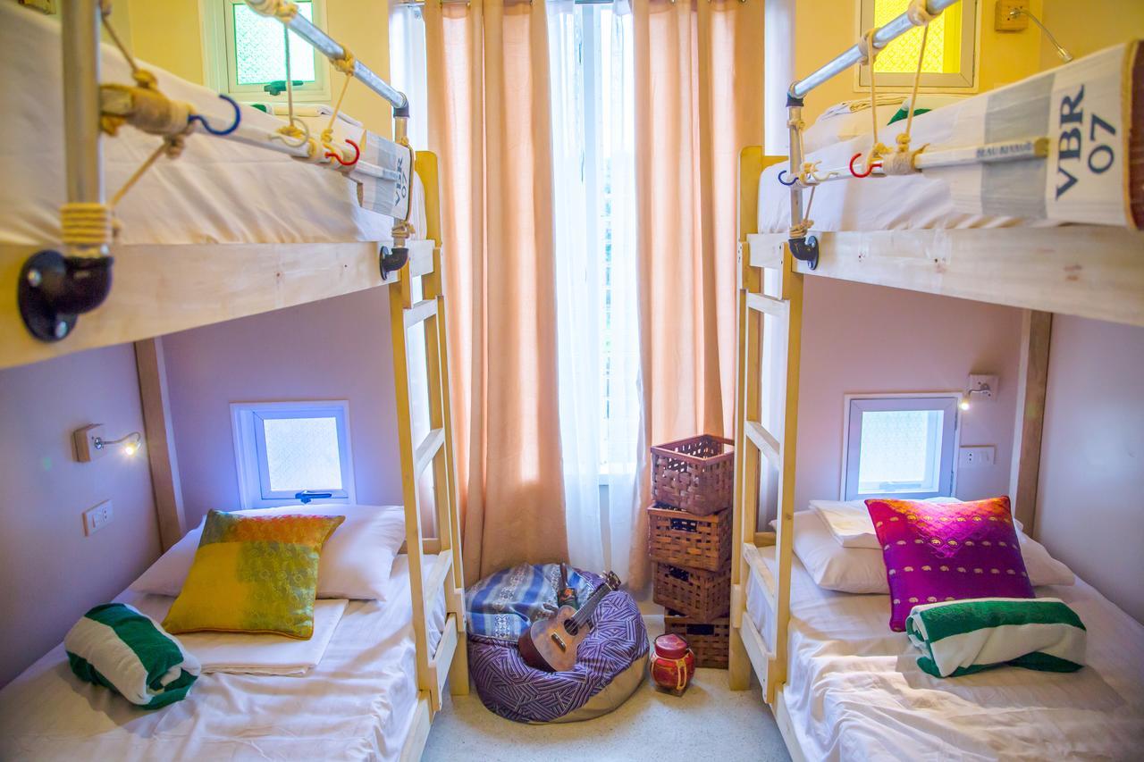 Flotsam And Jetsam Artist Beach Hostel San Juan  Kültér fotó