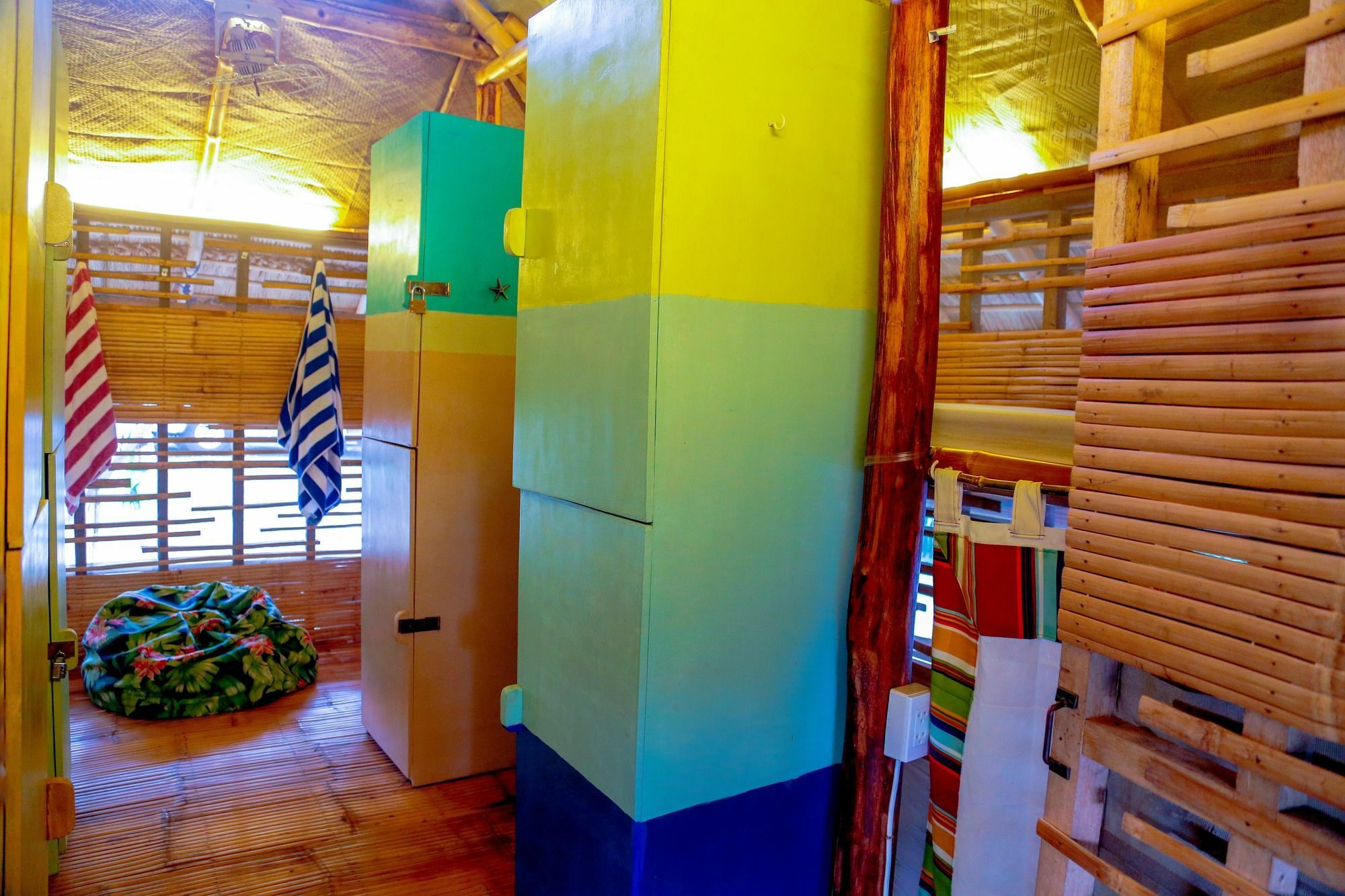 Flotsam And Jetsam Artist Beach Hostel San Juan  Kültér fotó